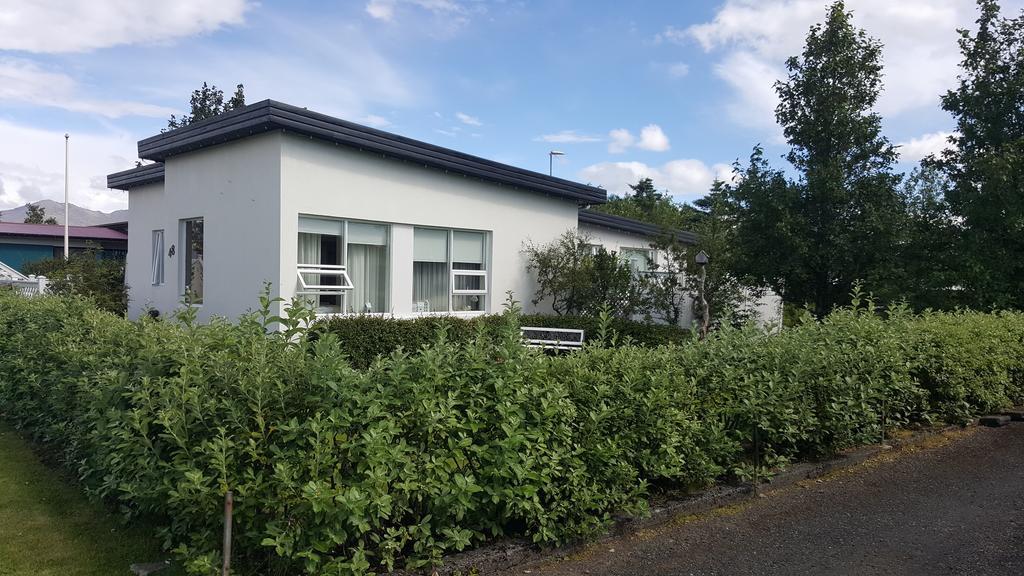 Hvita Husith, Kirkjubraut 48 Apartment Hofn Exterior photo