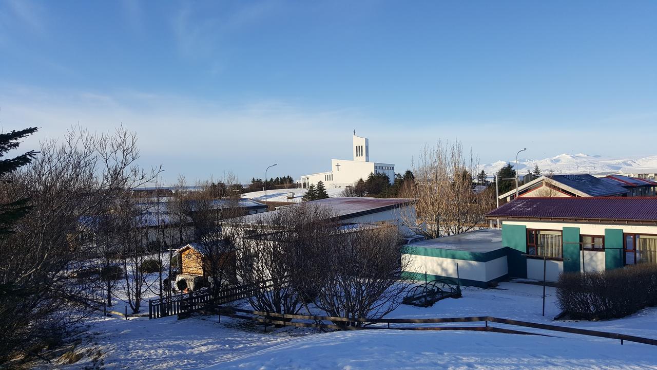 Hvita Husith, Kirkjubraut 48 Apartment Hofn Exterior photo